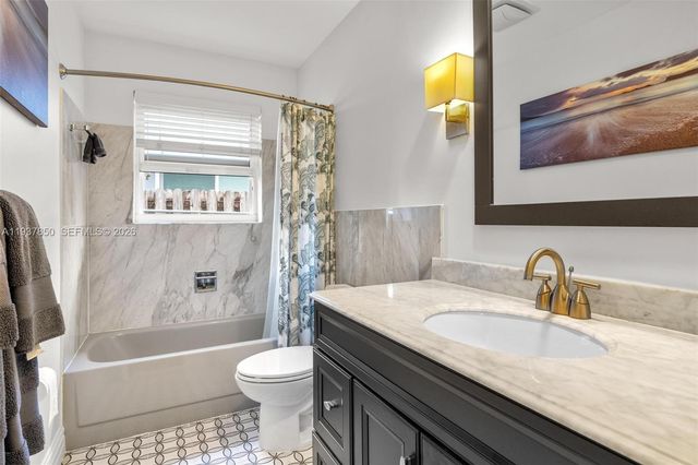 5670 NE 21st Dr, Fort Lauderdale, FL 33308