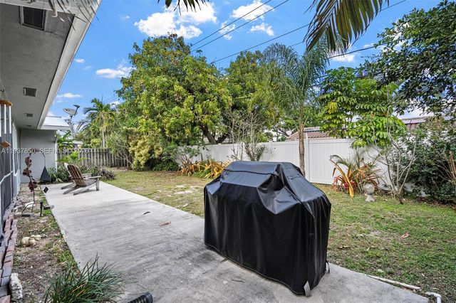 5670 NE 21st Dr, Fort Lauderdale, FL 33308