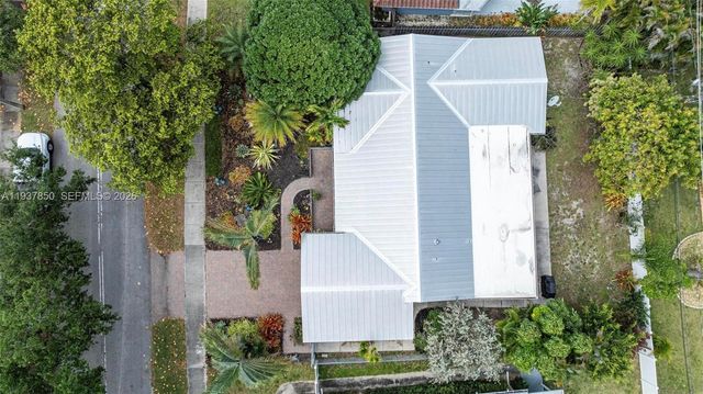 5670 NE 21st Dr, Fort Lauderdale, FL 33308