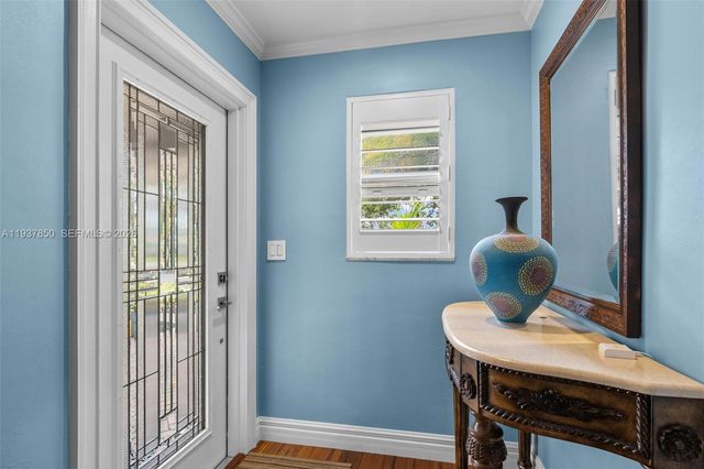 5670 NE 21st Dr, Fort Lauderdale, FL 33308