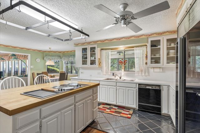 833 Kingston Drive, Mansfield, TX 76063