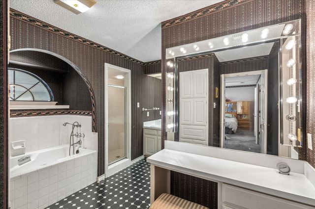 833 Kingston Drive, Mansfield, TX 76063