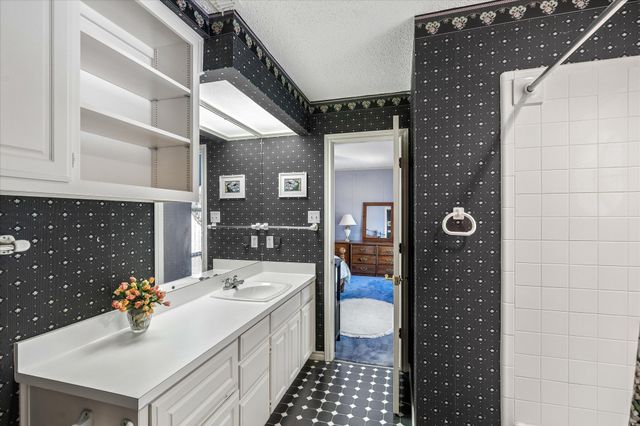 833 Kingston Drive, Mansfield, TX 76063