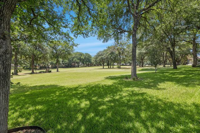 833 Kingston Drive, Mansfield, TX 76063