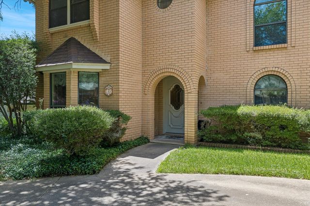 833 Kingston Drive, Mansfield, TX 76063