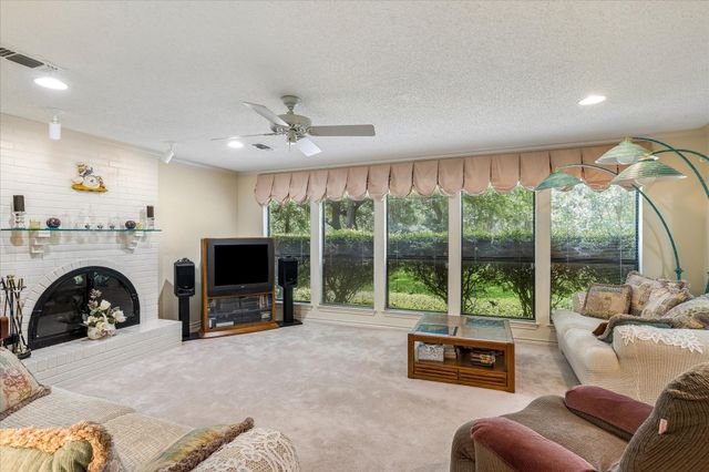 833 Kingston Drive, Mansfield, TX 76063