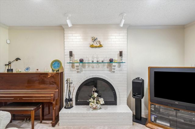 833 Kingston Drive, Mansfield, TX 76063