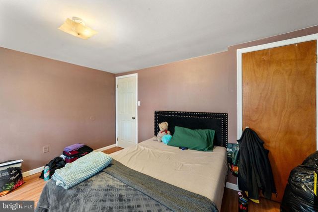 1715 W THOMPSON ST, Philadelphia, PA 19121