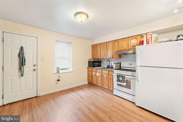 1715 W THOMPSON ST, Philadelphia, PA 19121