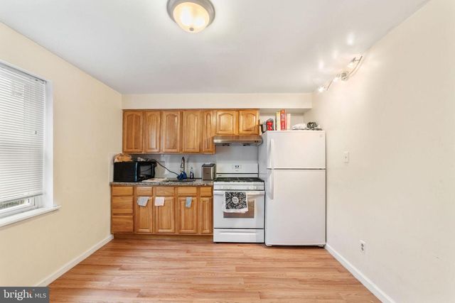 1715 W THOMPSON ST, Philadelphia, PA 19121