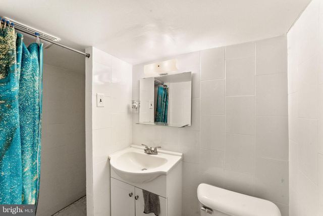 1715 W THOMPSON ST, Philadelphia, PA 19121