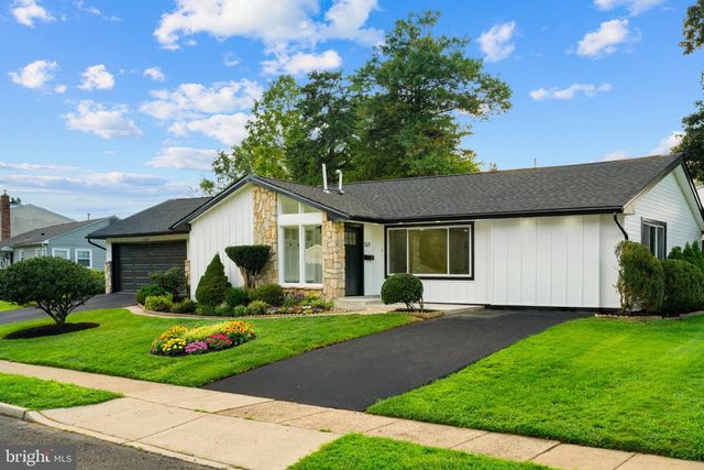 521 PARKWAY DR, Fairless Hills, PA 19030