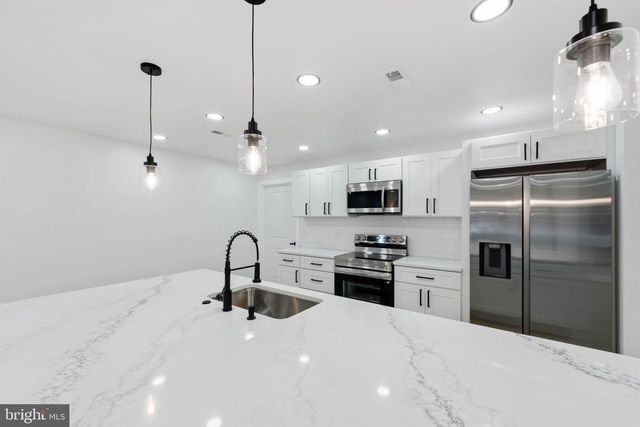 521 PARKWAY DR, Fairless Hills, PA 19030