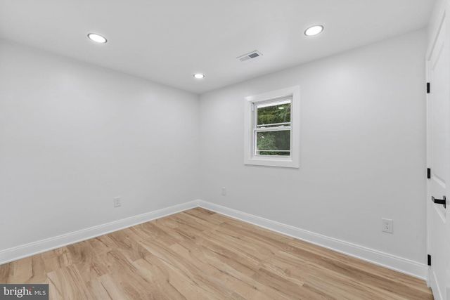 521 PARKWAY DR, Fairless Hills, PA 19030