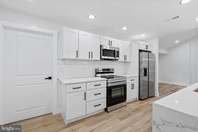 521 PARKWAY DR, Fairless Hills, PA 19030