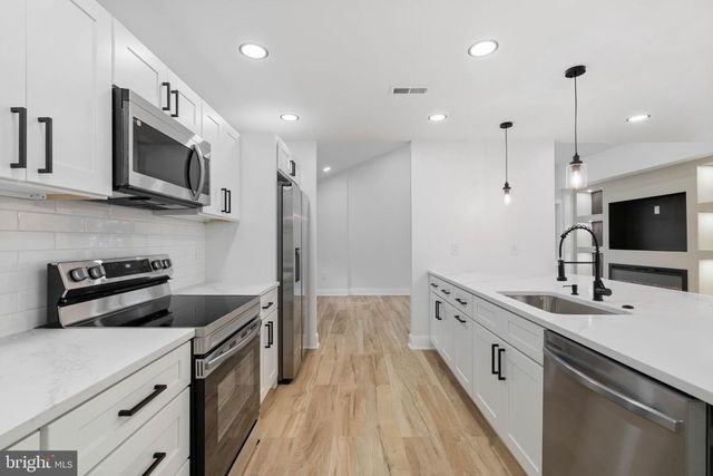 521 PARKWAY DR, Fairless Hills, PA 19030