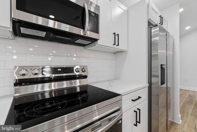 521 PARKWAY DR, Fairless Hills, PA 19030