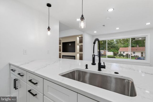 521 PARKWAY DR, Fairless Hills, PA 19030