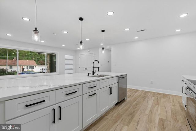521 PARKWAY DR, Fairless Hills, PA 19030