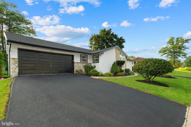 521 PARKWAY DR, Fairless Hills, PA 19030