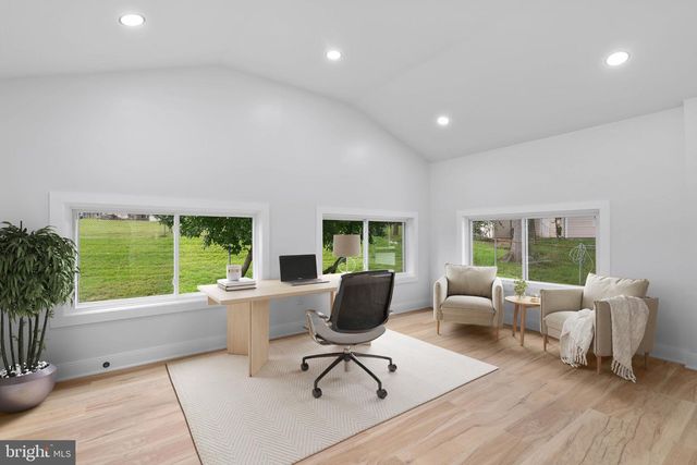 521 PARKWAY DR, Fairless Hills, PA 19030