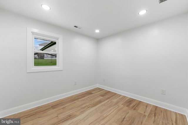 521 PARKWAY DR, Fairless Hills, PA 19030