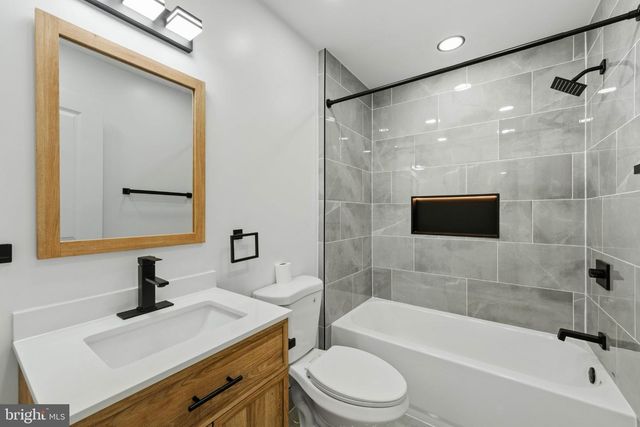 521 PARKWAY DR, Fairless Hills, PA 19030