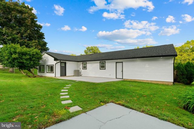 521 PARKWAY DR, Fairless Hills, PA 19030