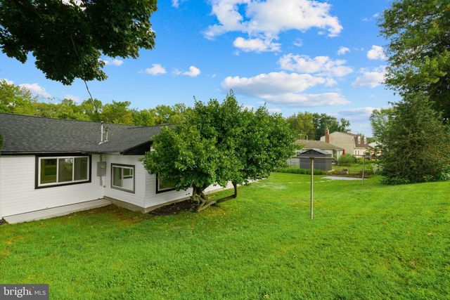 521 PARKWAY DR, Fairless Hills, PA 19030