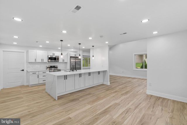 521 PARKWAY DR, Fairless Hills, PA 19030