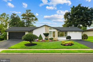 521 PARKWAY DR, Fairless Hills, PA 19030