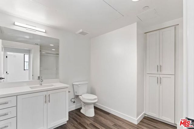 5020 Woodman 317, Sherman Oaks, CA 91423