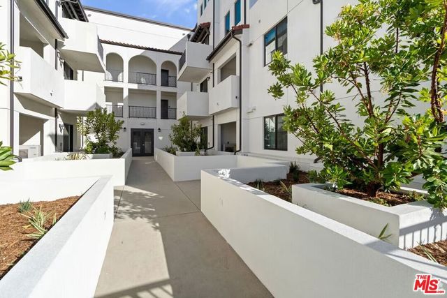 5020 Woodman 317, Sherman Oaks, CA 91423