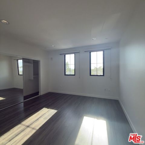 5020 Woodman 317, Sherman Oaks, CA 91423