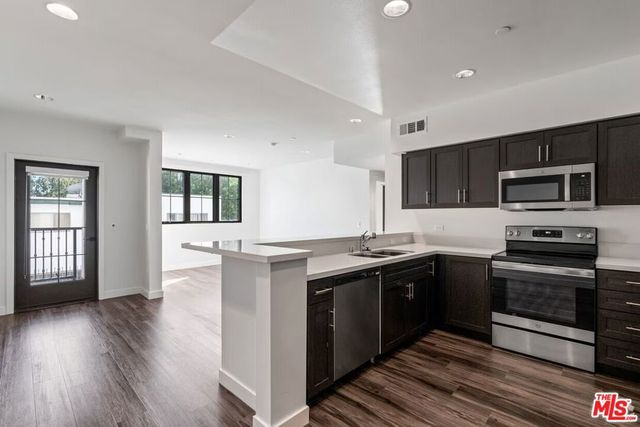 5020 Woodman 317, Sherman Oaks, CA 91423
