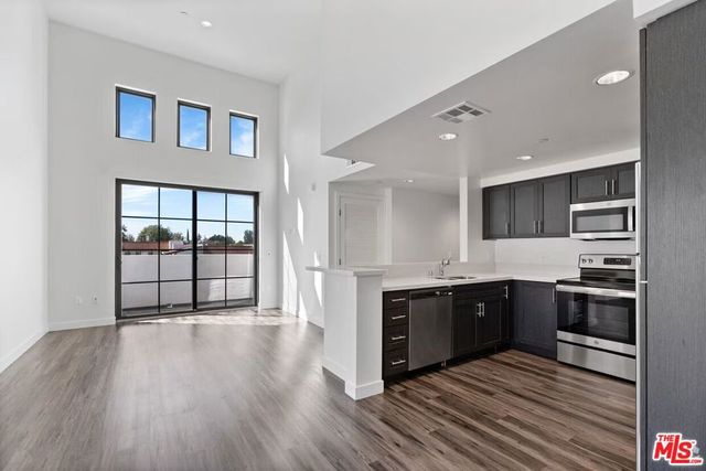 5020 Woodman 317, Sherman Oaks, CA 91423