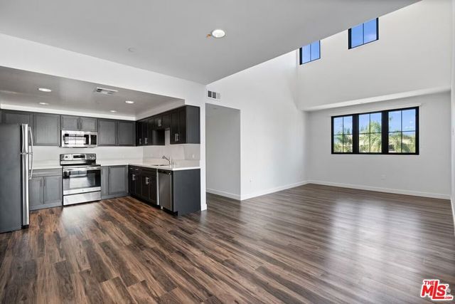 5020 Woodman 317, Sherman Oaks, CA 91423