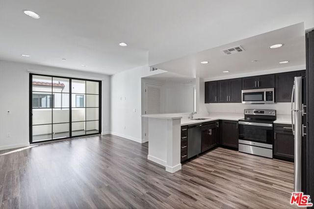 5020 Woodman 317, Sherman Oaks, CA 91423