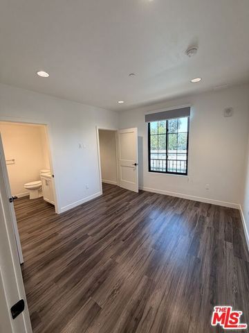 5020 Woodman 317, Sherman Oaks, CA 91423