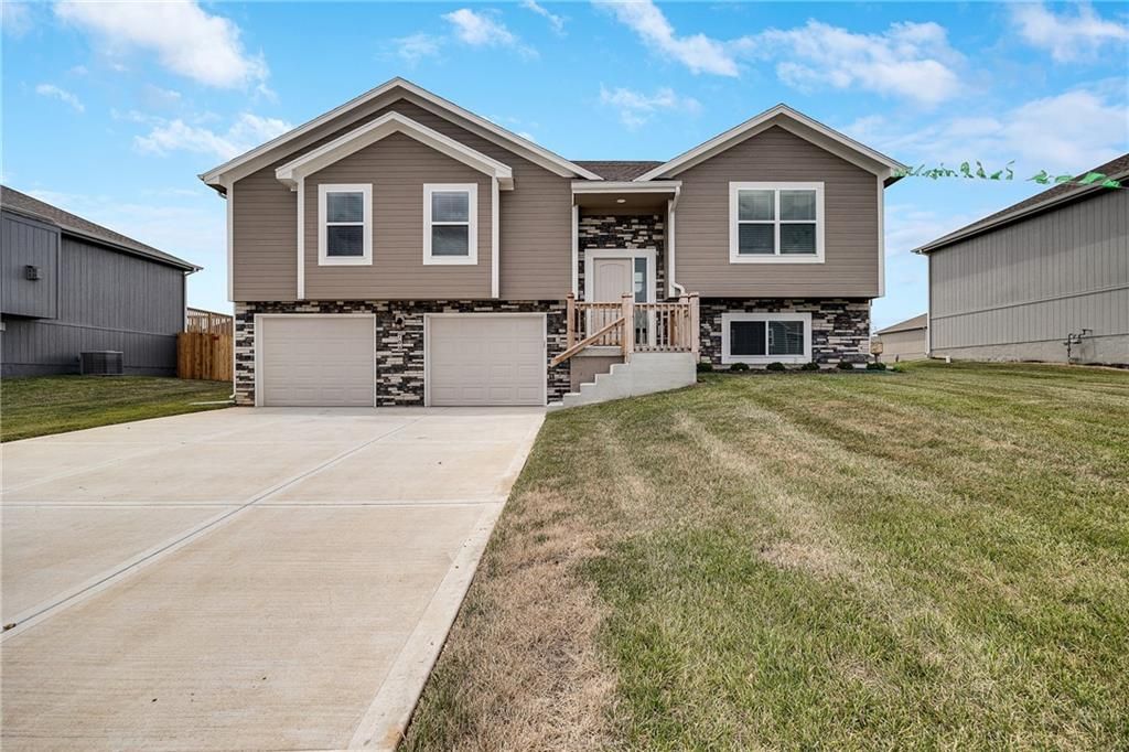 606 Wild Lupine Lane, Raymore, MO 64083