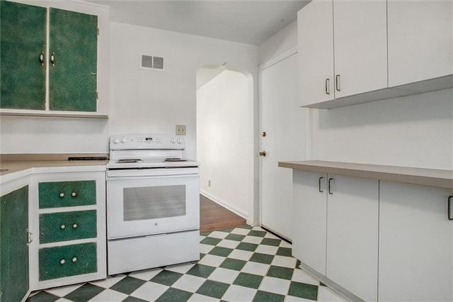 9705 E 66 Street, Raytown, MO 64133