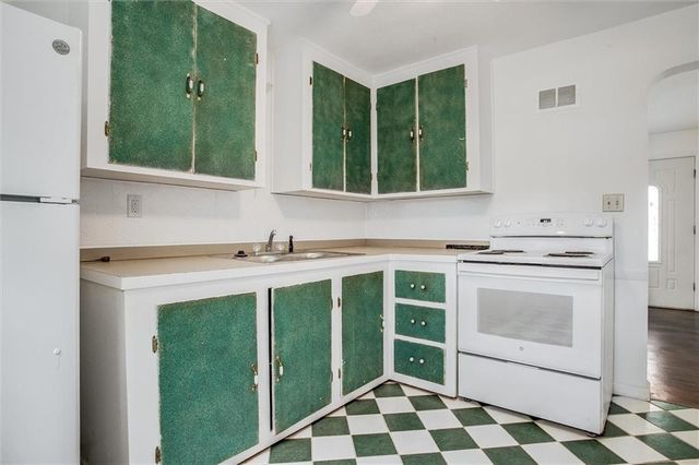 9705 E 66 Street, Raytown, MO 64133