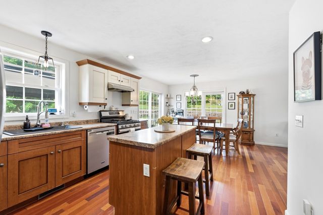 341 Primrose Hill, Dracut, MA 01826
