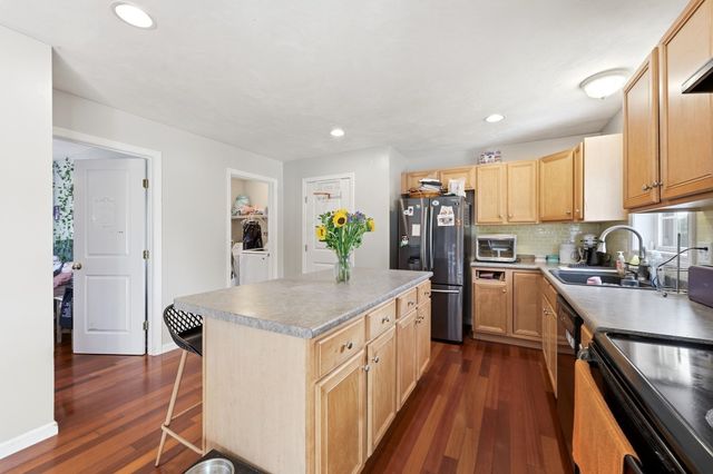 341 Primrose Hill, Dracut, MA 01826
