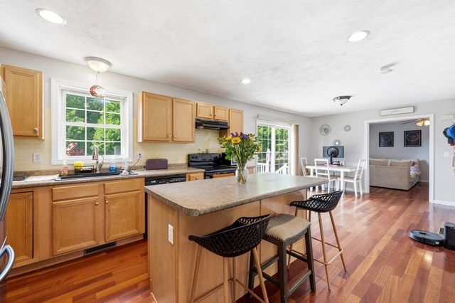 341 Primrose Hill, Dracut, MA 01826