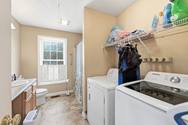 341 Primrose Hill, Dracut, MA 01826