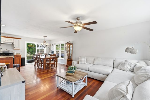 341 Primrose Hill, Dracut, MA 01826