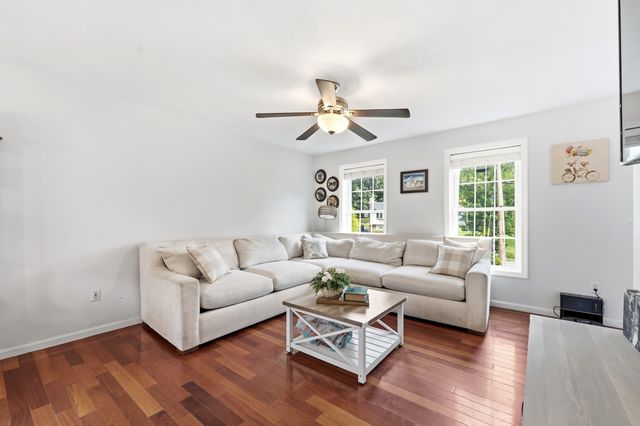 341 Primrose Hill, Dracut, MA 01826