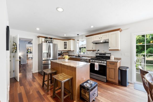 341 Primrose Hill, Dracut, MA 01826