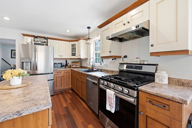 341 Primrose Hill, Dracut, MA 01826